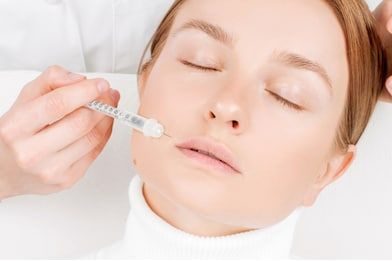 تزریق فیلر لب طبیعی در کلنیک دکتر لیلی هاشمی