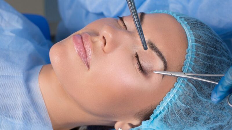 لیفت ابرو مناسب چه کسانی است؟